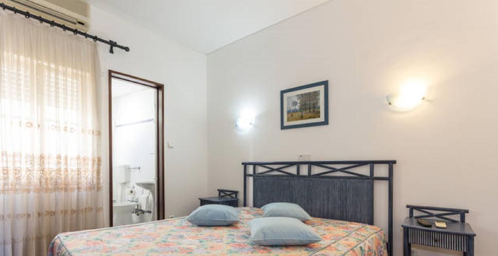 Residencial Miramar Hotel Quarteira Szoba fotó